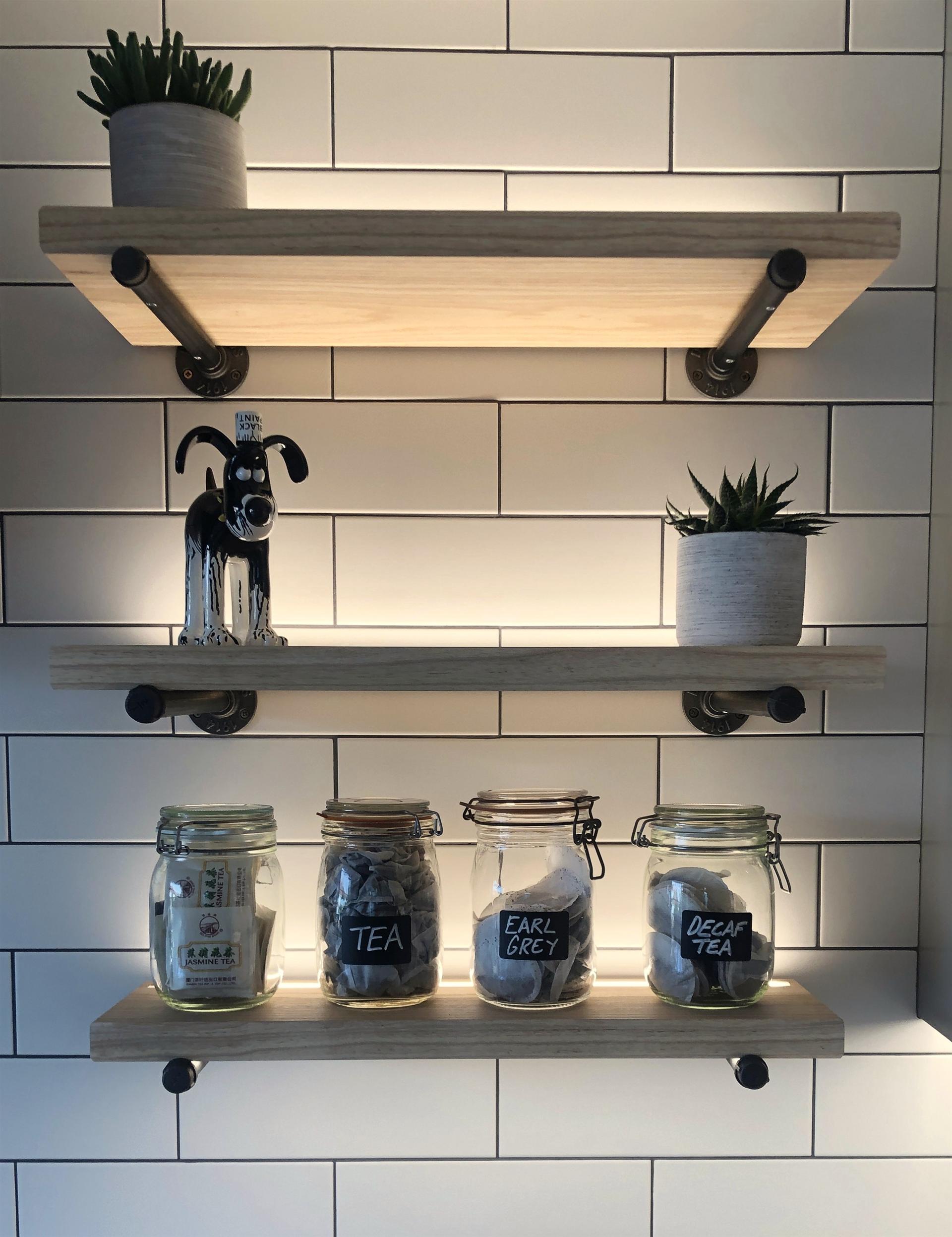 Kitchen shelving lighting